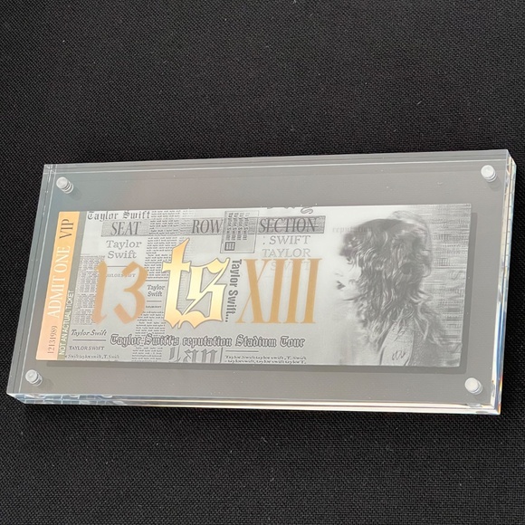 Taylor Swift Reputation Stadium Tour VIP Commemorative Holographic Ticket - Picture 2 of 6